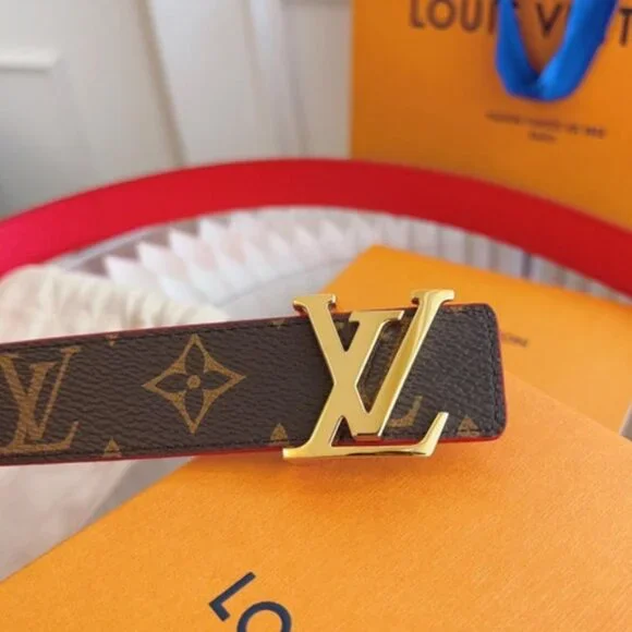 Louis Vuitton Women display picture 1